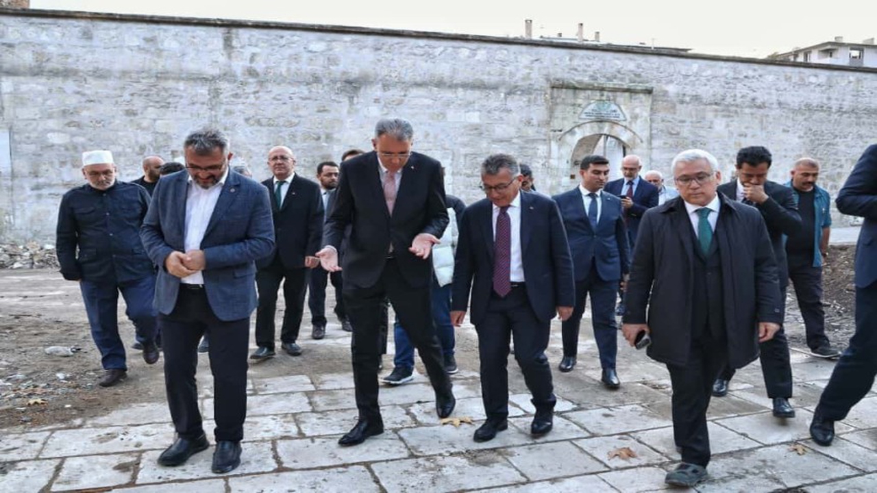 AK Parti Grup Başkanı Güler, Sivas Ulu Camii inşaatını yerinde inceledi