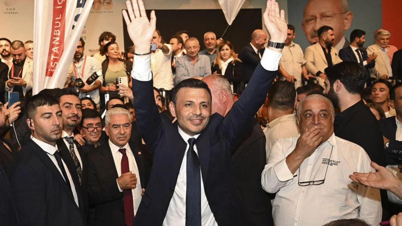 CHP İstanbul İl Yönetimi Görevden Alındı: Siyasi Deprem Yaşandı