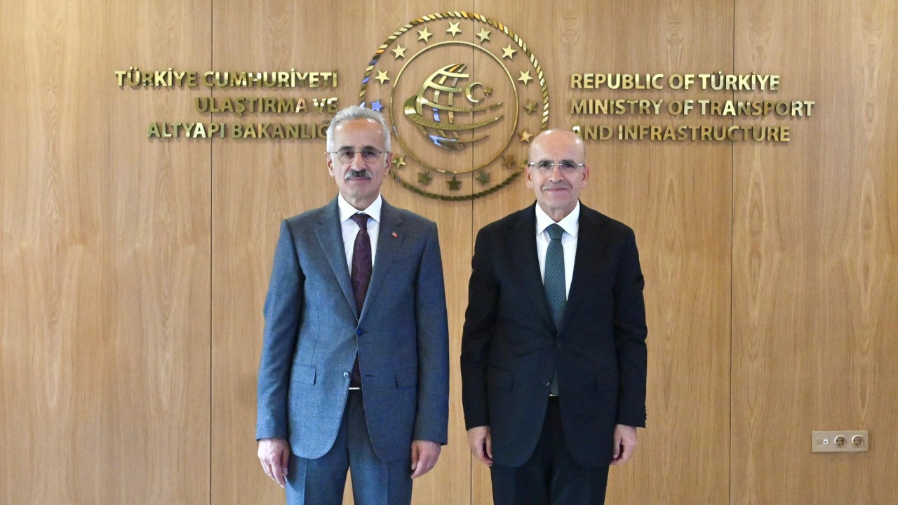 Ulaştırma ve Altyapı Bakanı Uraloğlu, Hazine ve Maliye Bakanı Mehmet Şimşek ile görüştü
