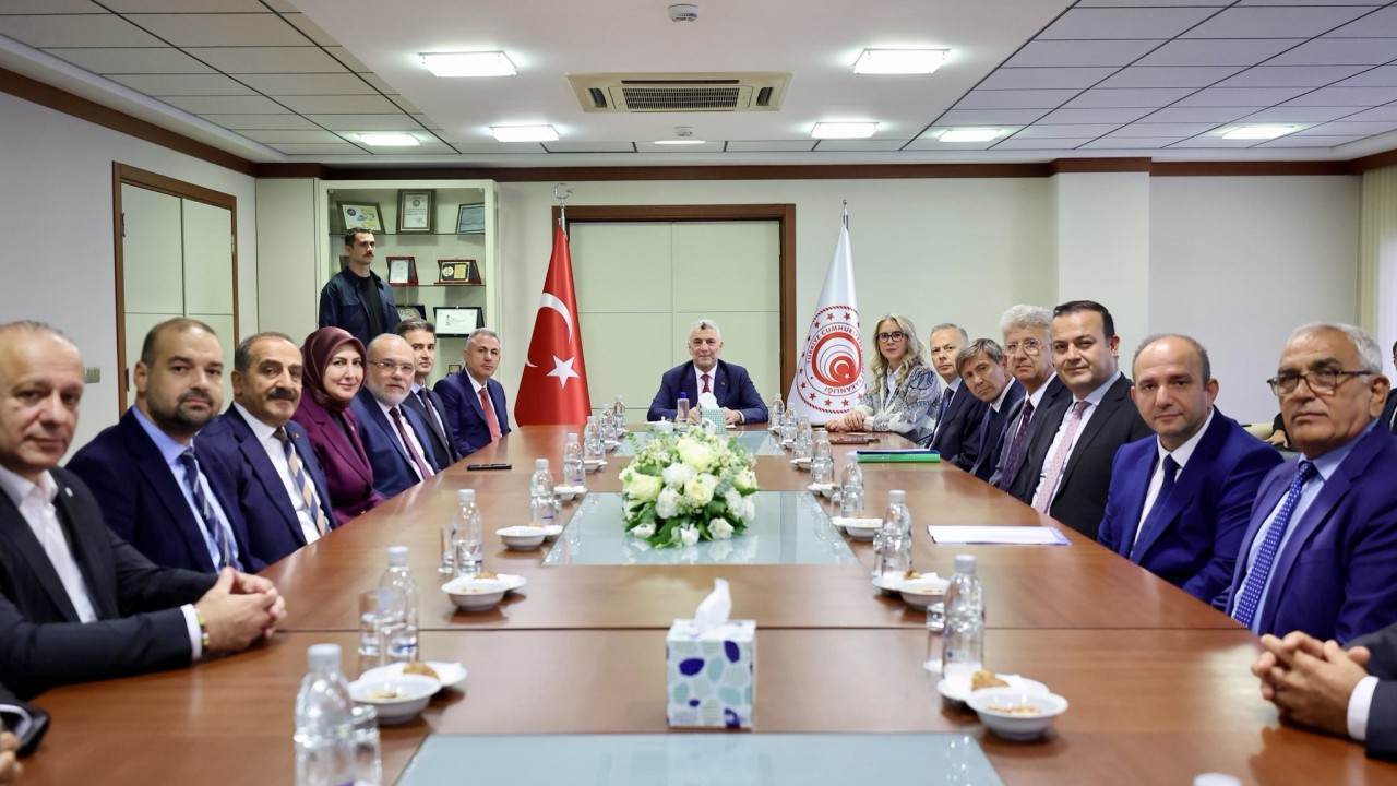 Ticaret Bakanı Bolat’tan Çeşme Gümrük Müdürlüğü’ne ziyaret