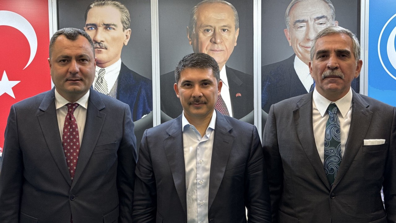 Cumhurbaşkanlığı Özel Kalem Müdürü Hasan Doğan'dan Ülkü Ocakları Ankara İl Başkanlığının standına ziyaret