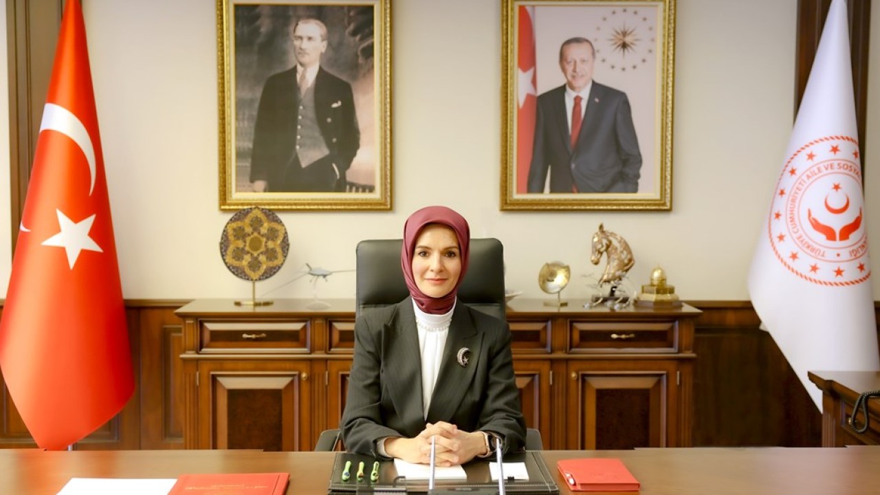 Aile ve Sosyal Hizmetler Bakanı Göktaşi A Milli Futbol Takımı'nı kutladı