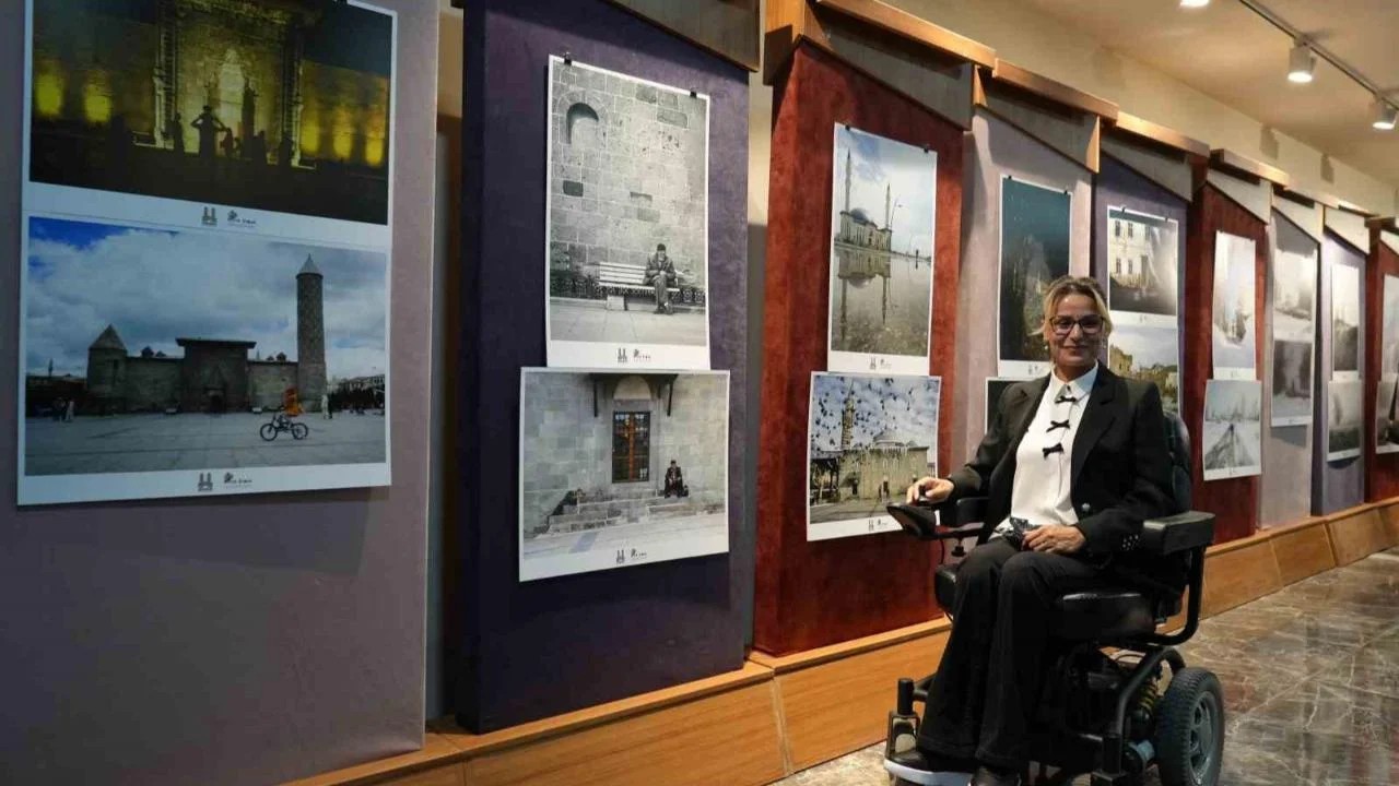 Hediye fotoğraf makinesiyle engelleri aştı