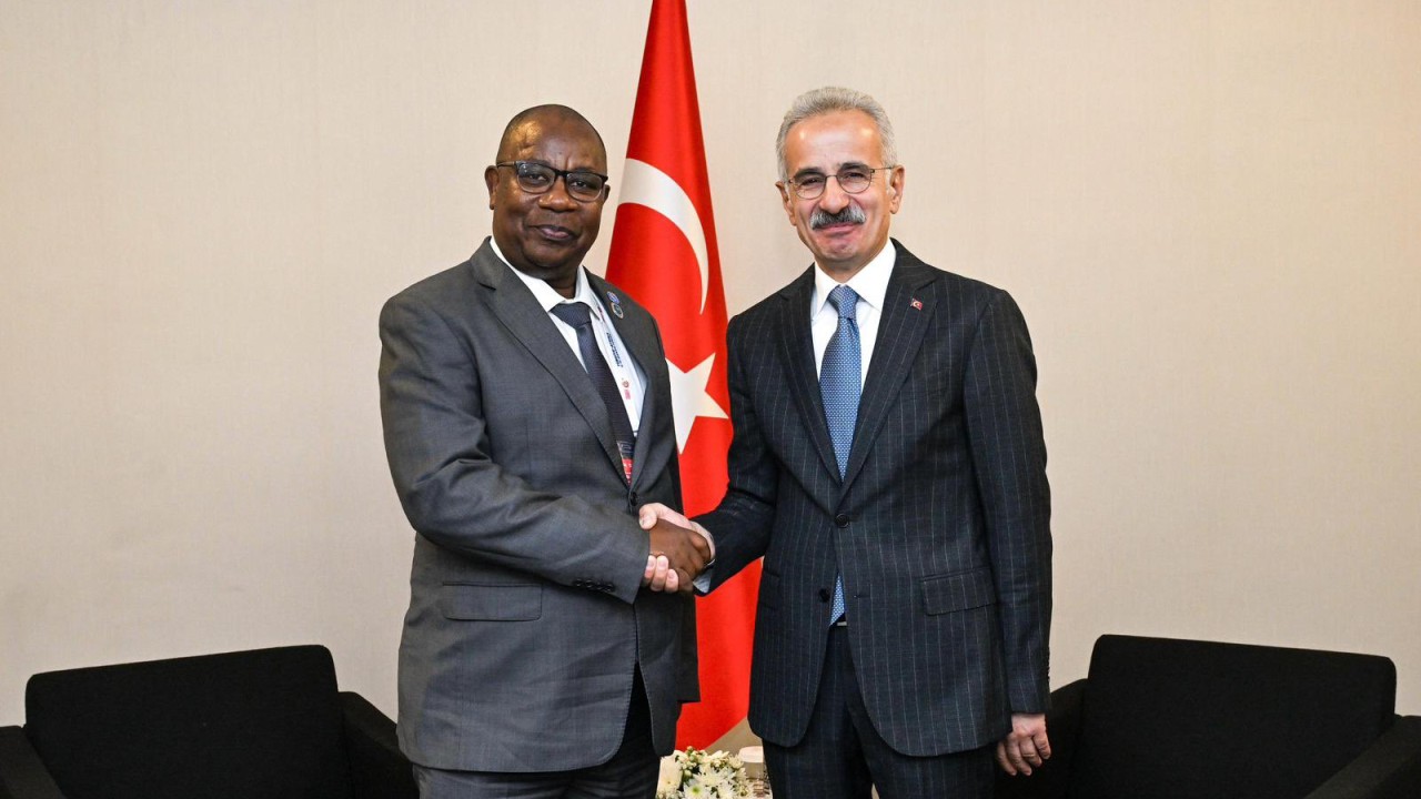 Bakan Uraloğlu, Orta Afrika Ekonomik Topluluğu Komisyon Başkanı Ezechiel Nibigira ile görüştü