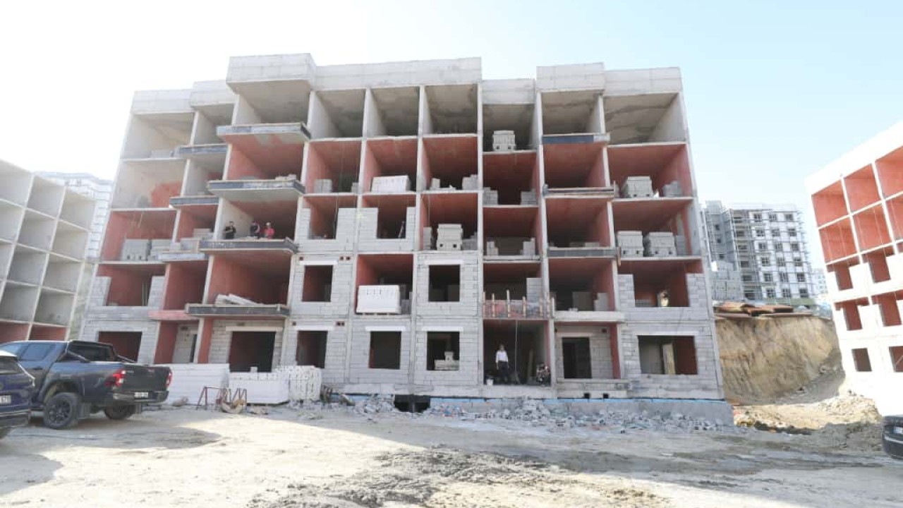Hatay Antakya'da afet konutlarının yapımı sürüyor