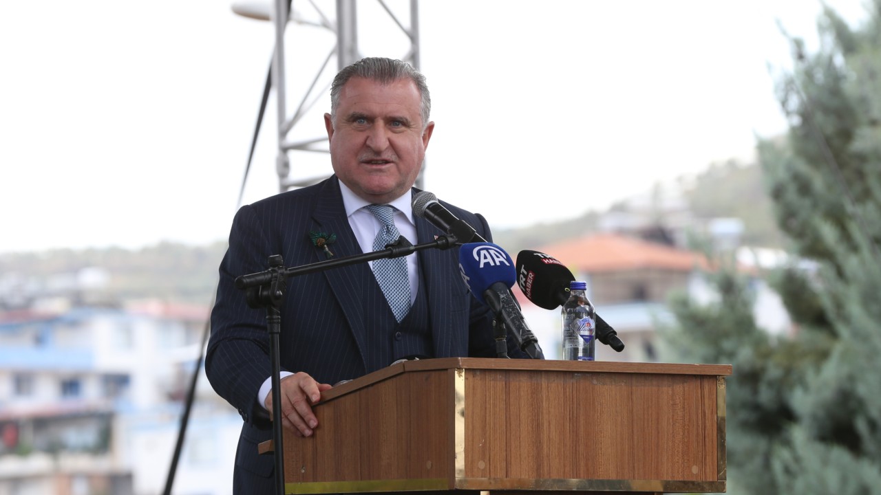 Gençlik ve Spor Bakanı Osman Aşkın Bak, Hatay'da zeytin festivaline katıldı