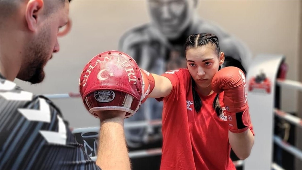 Milli boksör Ayşenur, Türkiye'deki başarılarını Avrupa'da "taçlandırdı"