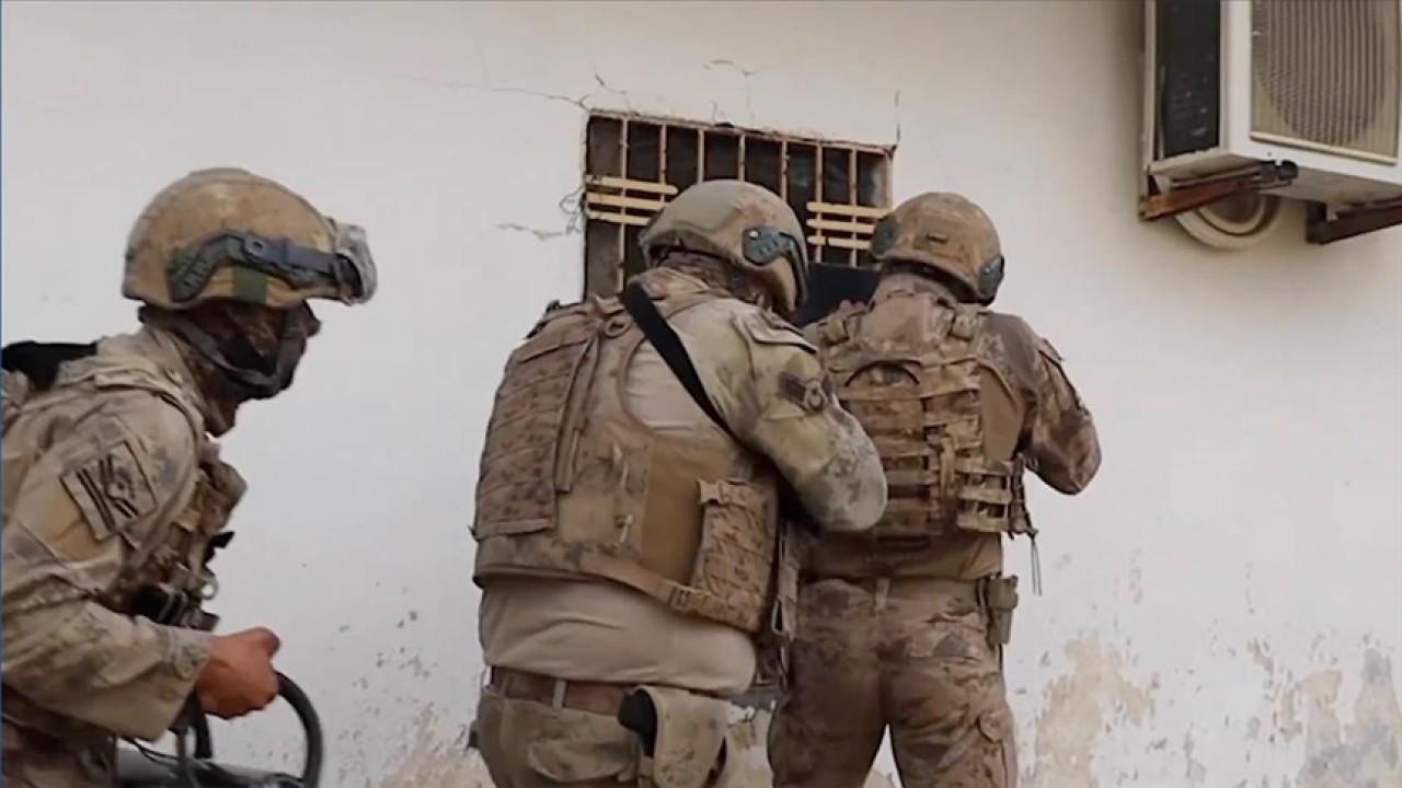 Organize suç örgütlerine yönelik operasyonlarda 64 şüpheli yakalandı