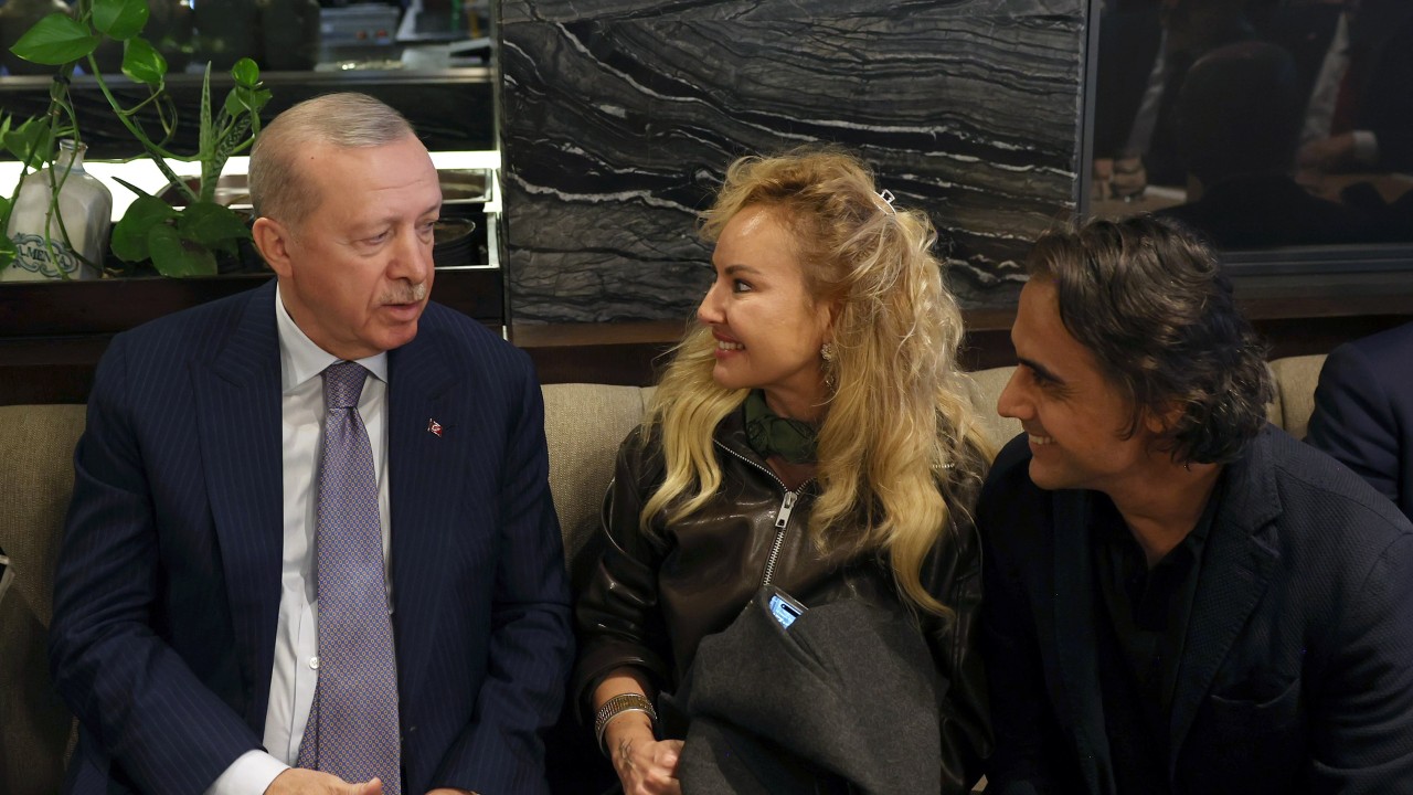 Cumhurbaşkanı Erdoğan kafede vatandaşlarla sohbet etti