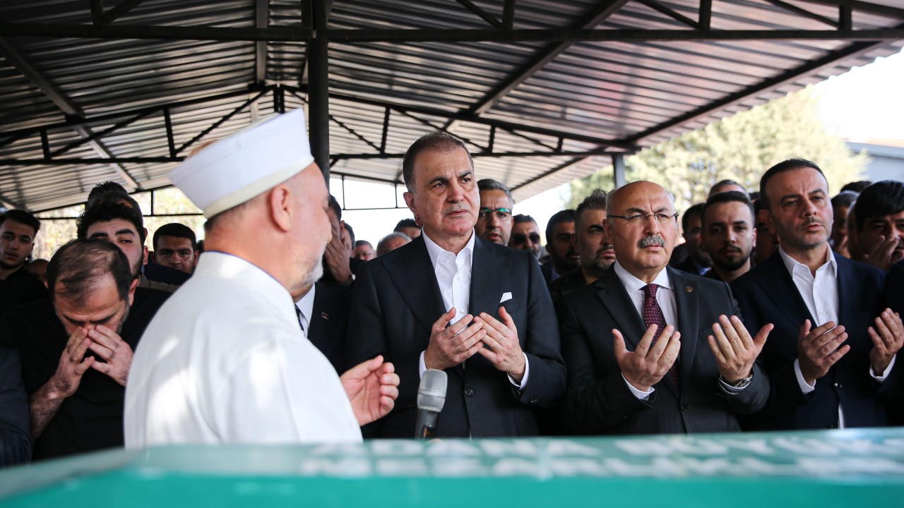 AK Parti Sözcüsü Çelik'in dayısının cenazesi Adana'da defnedildi