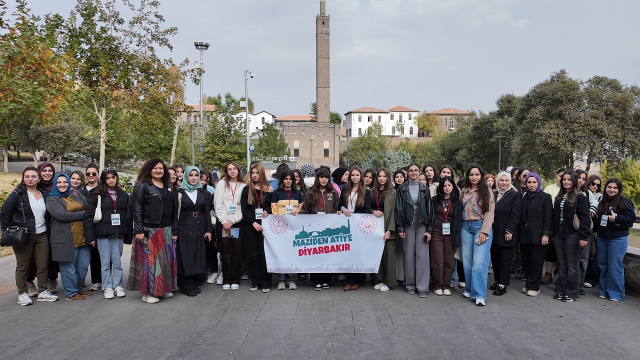 Diyarbakır'da şehit ve gazi çocukları tarihi mekanları gezdi