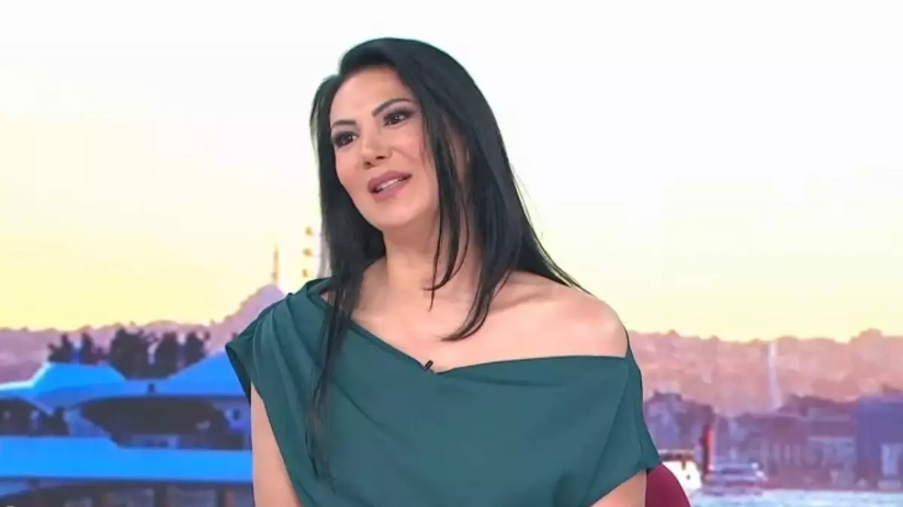 Sanatçı Ayşe Dinçer'den Türk sanat müziği sanatçısı Muazzez Abacı için taziye mesajı