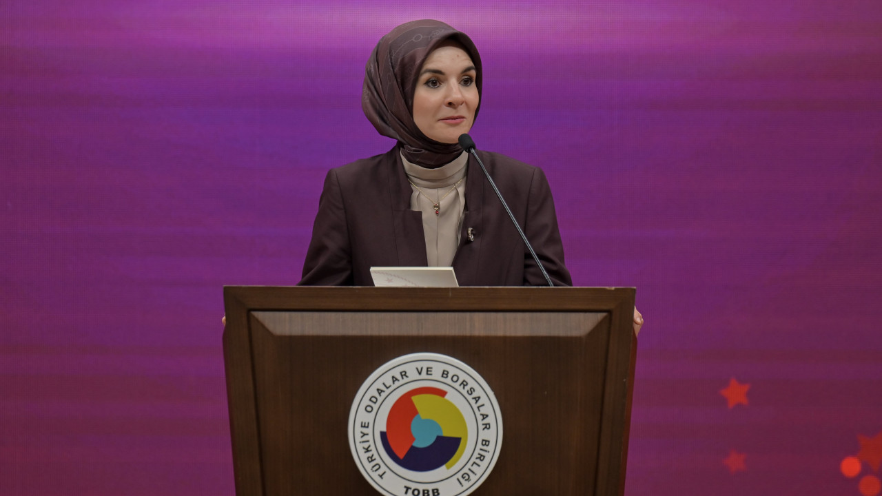 Bakan Göktaş: Yeni dönemde, Hepsiburada ile girişimci kadınlara yüz yüze e-ticaret eğitimleri Türkiye'nin dört bir yanında yaygınlaştıracağız