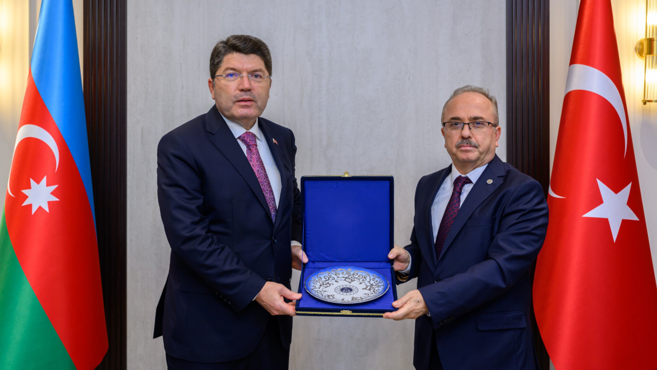 Bakan Tunç'tan Bakü Büyükelçiliği'ne ziyaret