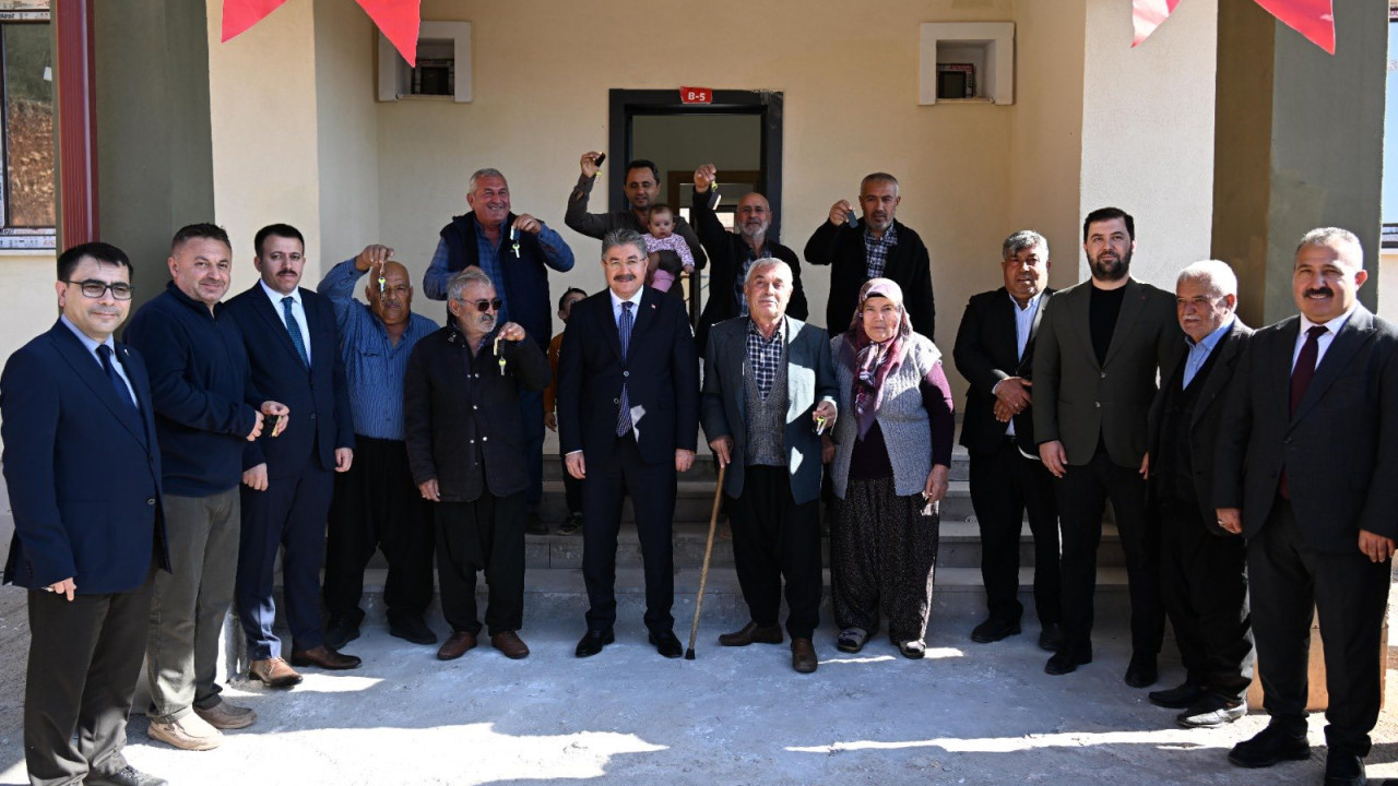 Osmaniye'de 8 deprem köy konutu hak sahiplerine teslim edildi