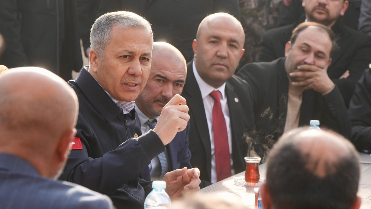 Bakan Yerlikaya'dan Şaşmaz Esnaf ve Çalışanları Yardımlaşma Derneğine ziyaret