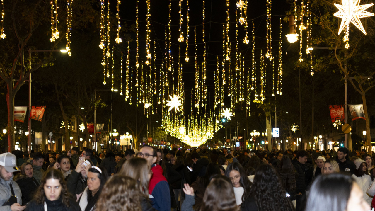 Barcelona'da yeni yıl ışıklandırmalarının resmi açılışı yapıldı