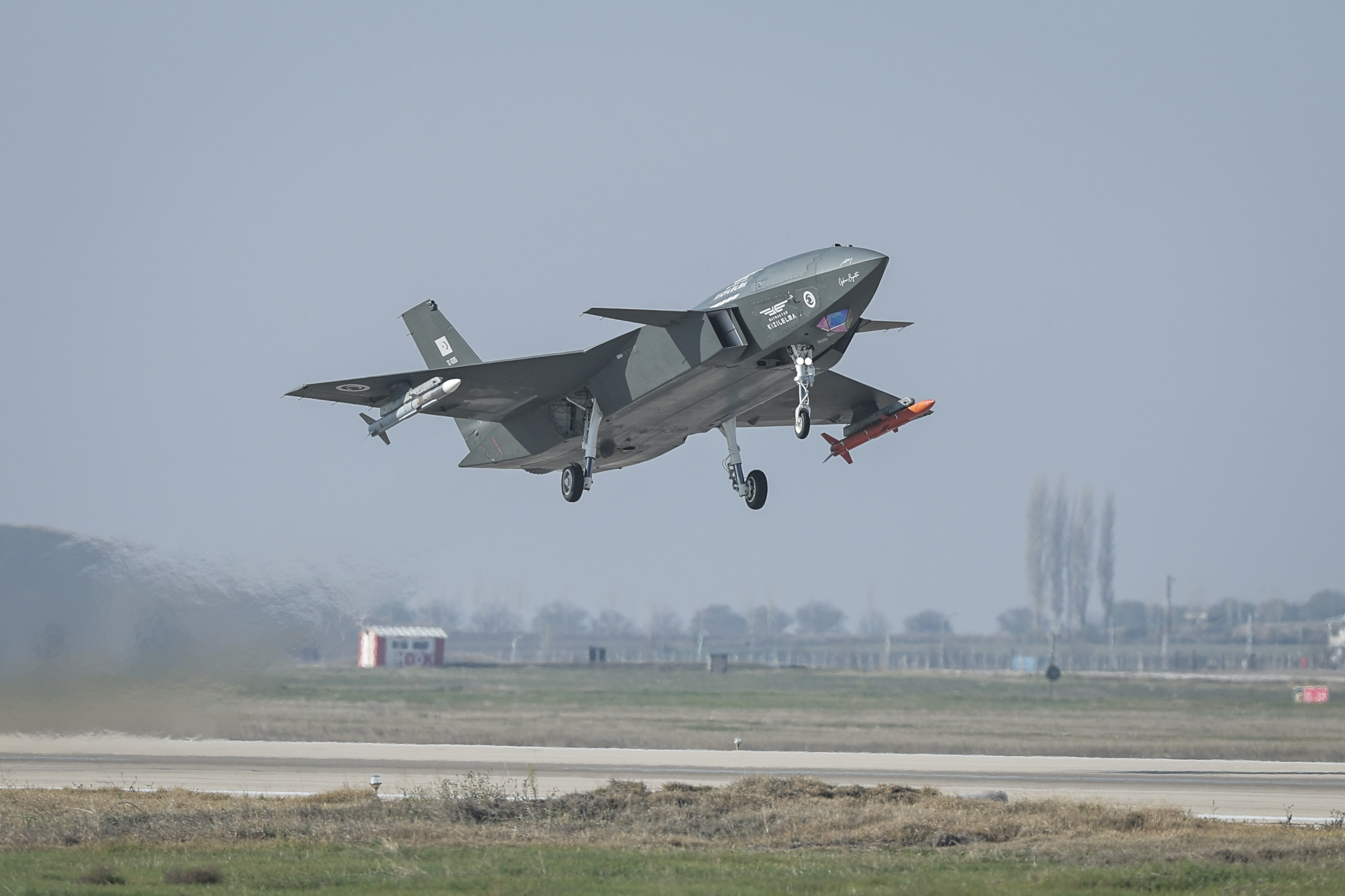 Bayraktar KIZILELMA hava-hava füzesiyle dünyada ilke imza attı