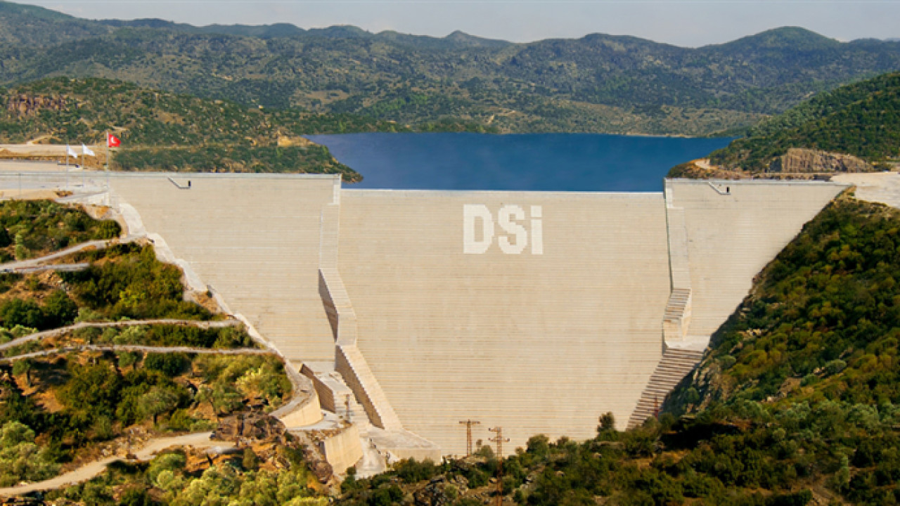 Aydın'a yapılacak 3,42 milyar liralık sulama yatırımı için sözleşme imzalandı