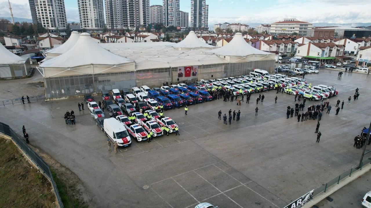 Kastamonu'da emniyet ve jandarma teşkilatına teslim edilen 84 araç hizmete girdi