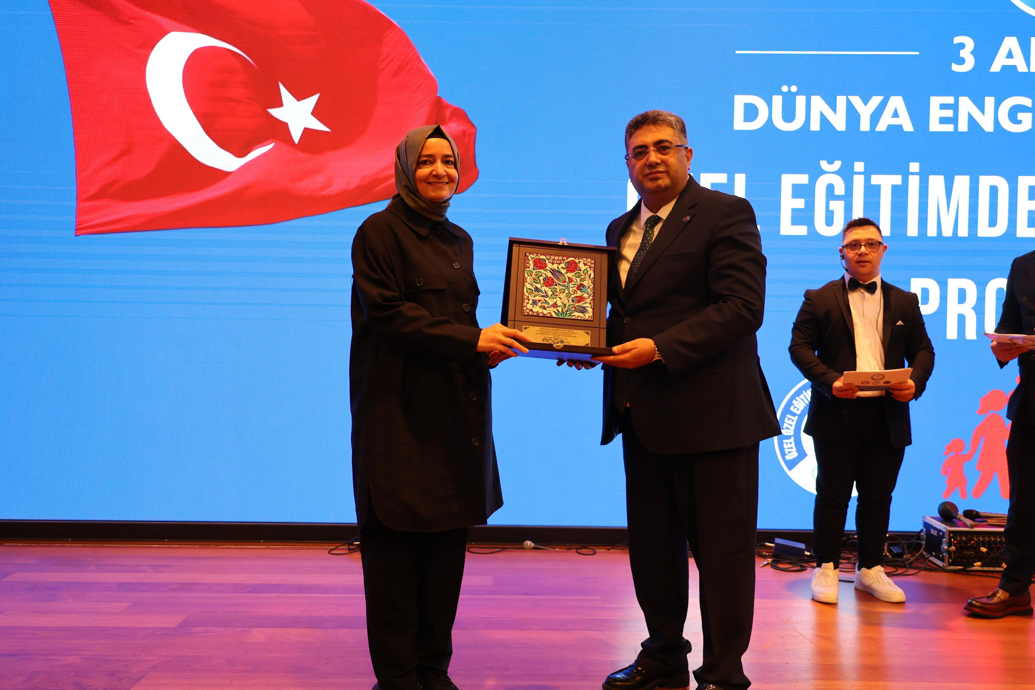 Ankara'da "Özel Eğitimde İz Bırakanlar" programı gerçekleştirildi