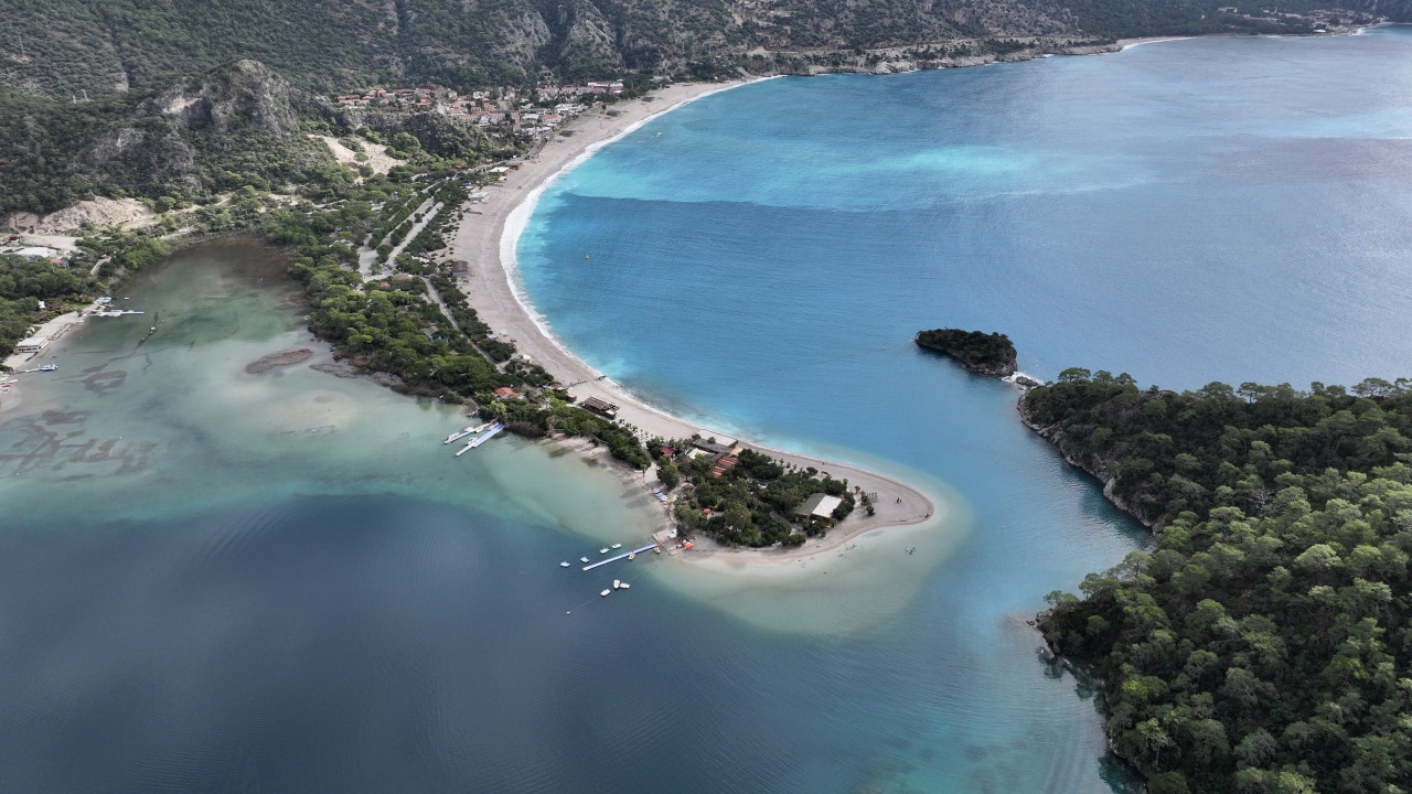 Fethiye'de Ölüdeniz'in rengi turkuaza döndü