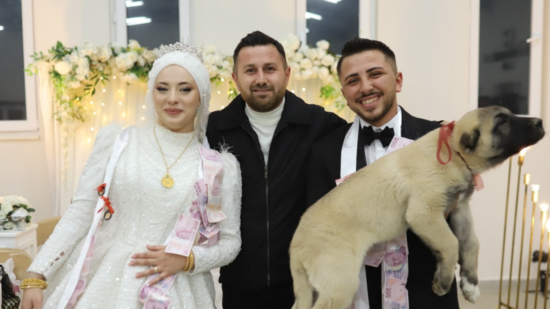 Denizli'de düğünde gelin ve damada takı yerine çoban köpeği hediye edildi