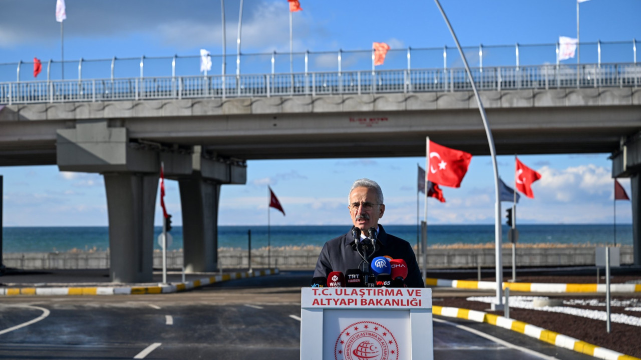 Bakan Uraloğlu, "Van Çevre Yolu Birinci ve Üçüncü Kesimleri Açılış Töreni"ne katıldı
