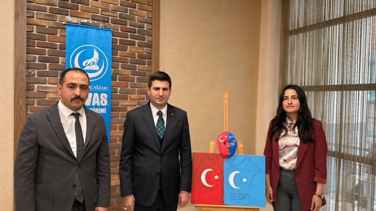 Ülkü Ocakları Genel Başkanı Yıldırım, Doğu Türkistan temalı resim sergisini açtı