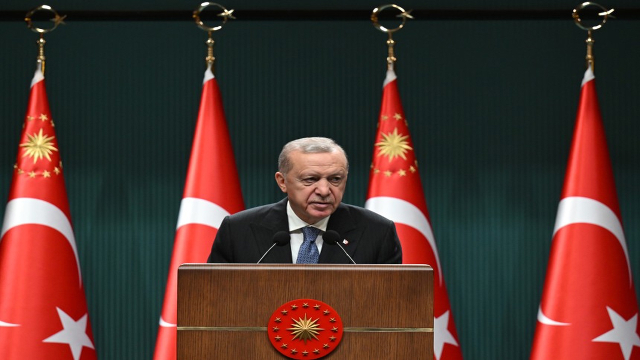 Cumhurbaşkanı Erdoğan: Gırtlaklarına kadar yolsuzluğa batanlara tavsiyemiz, akıllarının ermediği konularda büyük laf etmesinler