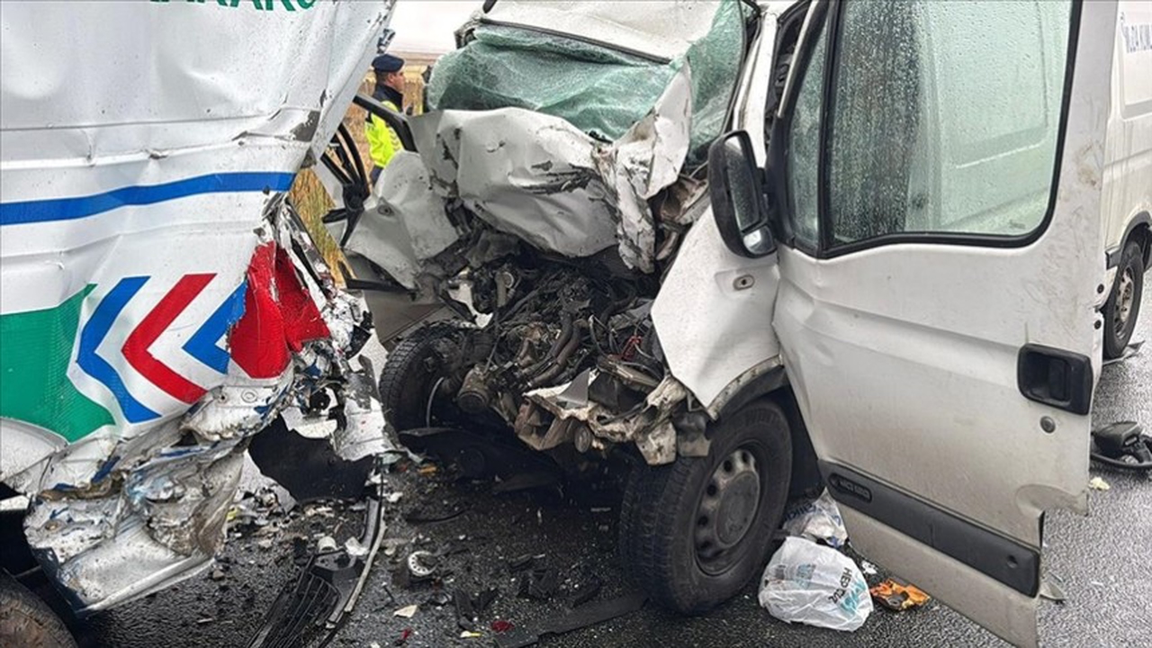 Aksaray'da trafik kazasında 2 asker şehit oldu, 1 kişi hayatını kaybetti