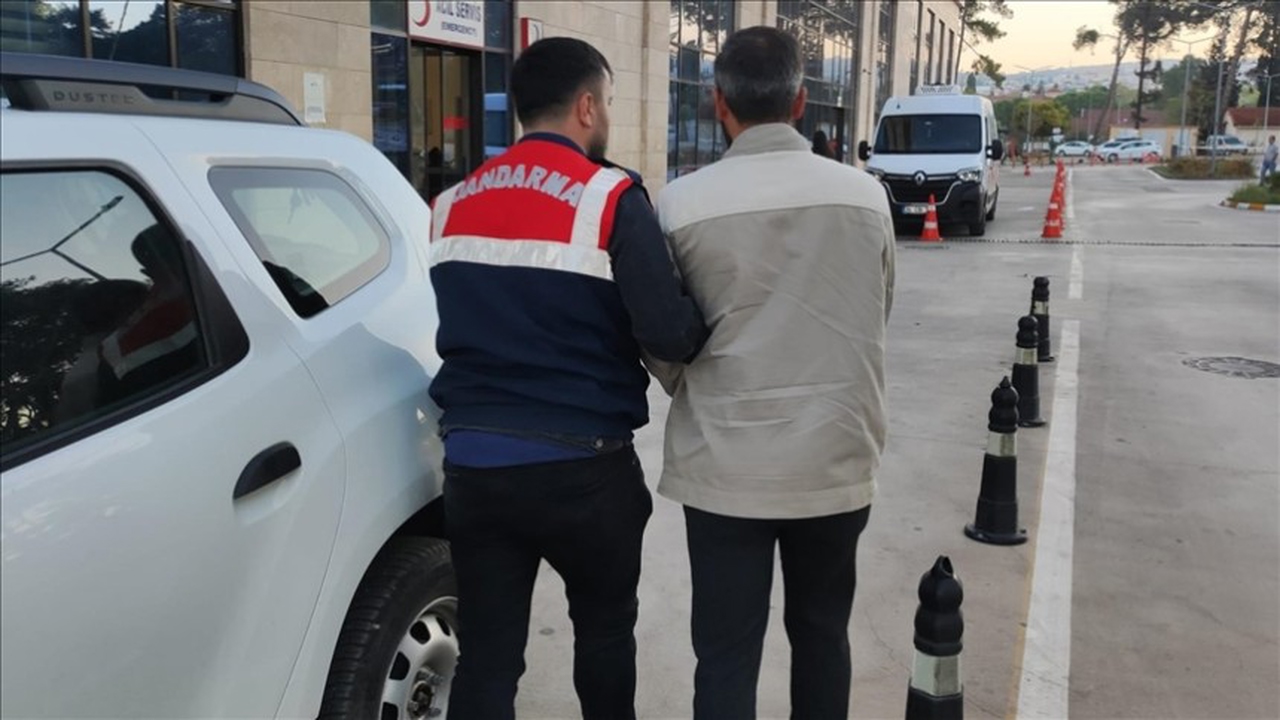 İzmir merkezli FETÖ operasyonunda 35 şüpheli yakalandı