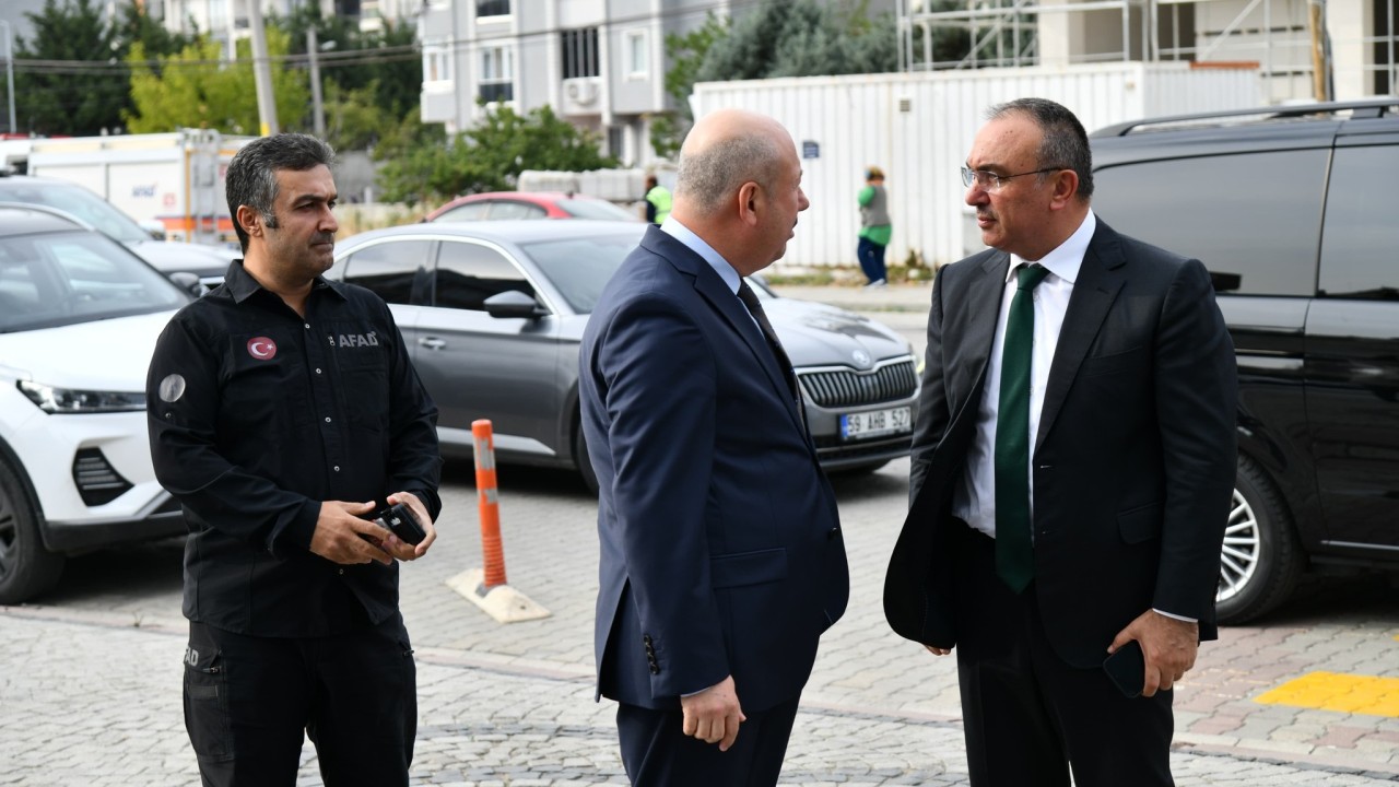Tekirdağ Valisi Soytürk, depremin ardından Marmaraereğlisi'nde incelemelerde bulundu