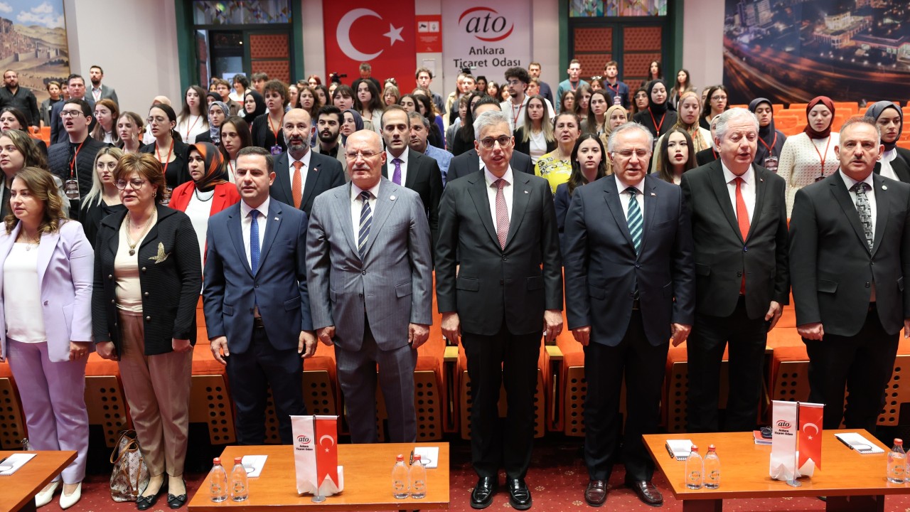 Sağlık Bakanı Memişoğlu "Sağlıkta Z-İnovasyon Zirvesi"nde gençlerle buluştu