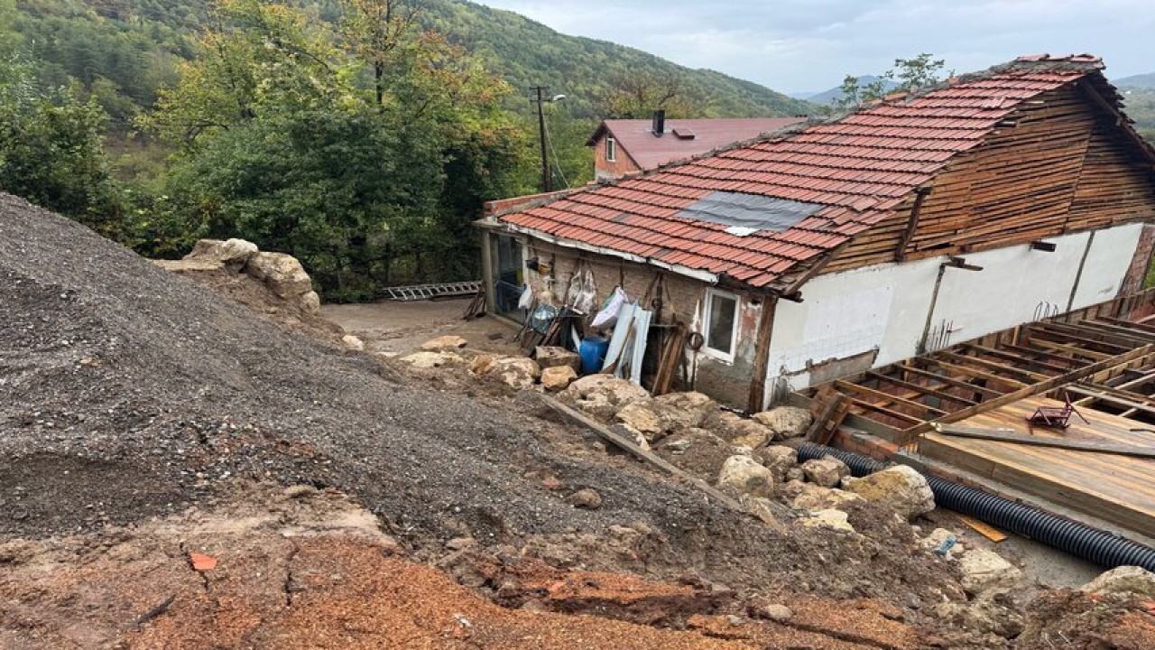 Bartın'da yağış heyelana neden oldu