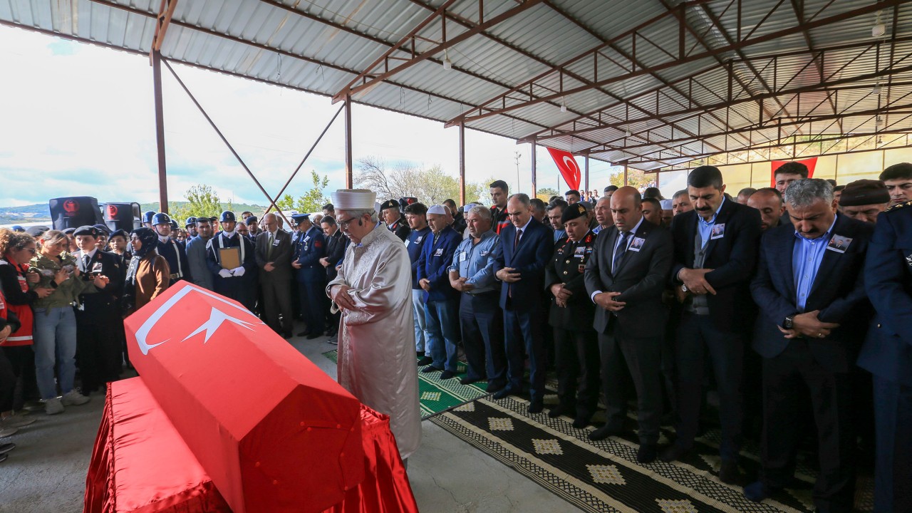 Sakarya'da şehit olan jandarma personeli Manisa'da son yolculuğuna uğurlandı