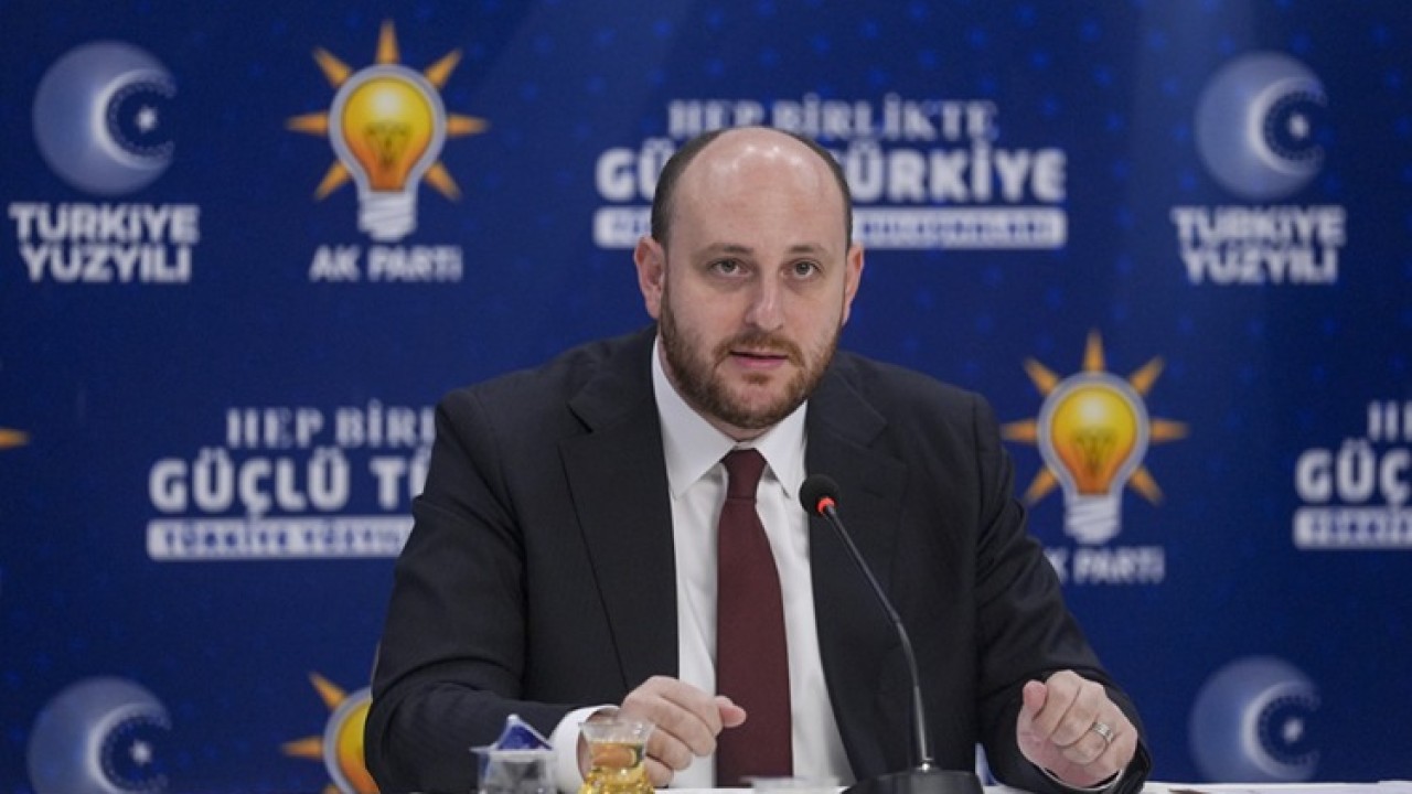 AK Parti’li Büyükgümüş'ten Özgür Özel'e tepki: Sen, omurganı, aklını, onurunu genel başkanlıkla takas etmiş bir figüransın