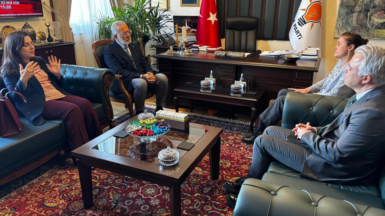 AK Parti Grup Başkanvekili Yenişehirlioğlu, Yasemin Akıncılar Minguzzi’yi meclis’te ağırladı