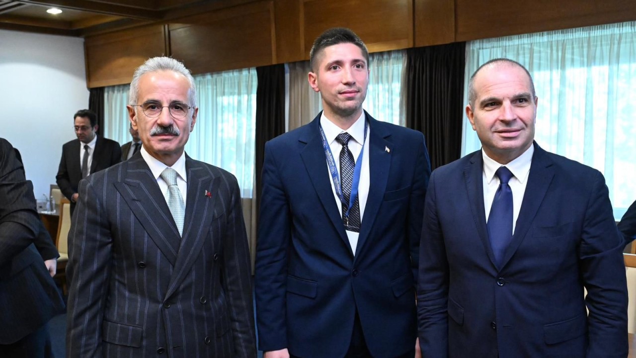 Bakan Uraloğlu, Bulgaristan Ulaştırma ve Haberleşme Bakanı Grozdan Karadjov ve Romanya Ulaştırma ve Altyapı Bakan Yardımcısı Horatiu Lucian Cosma ile görüştü