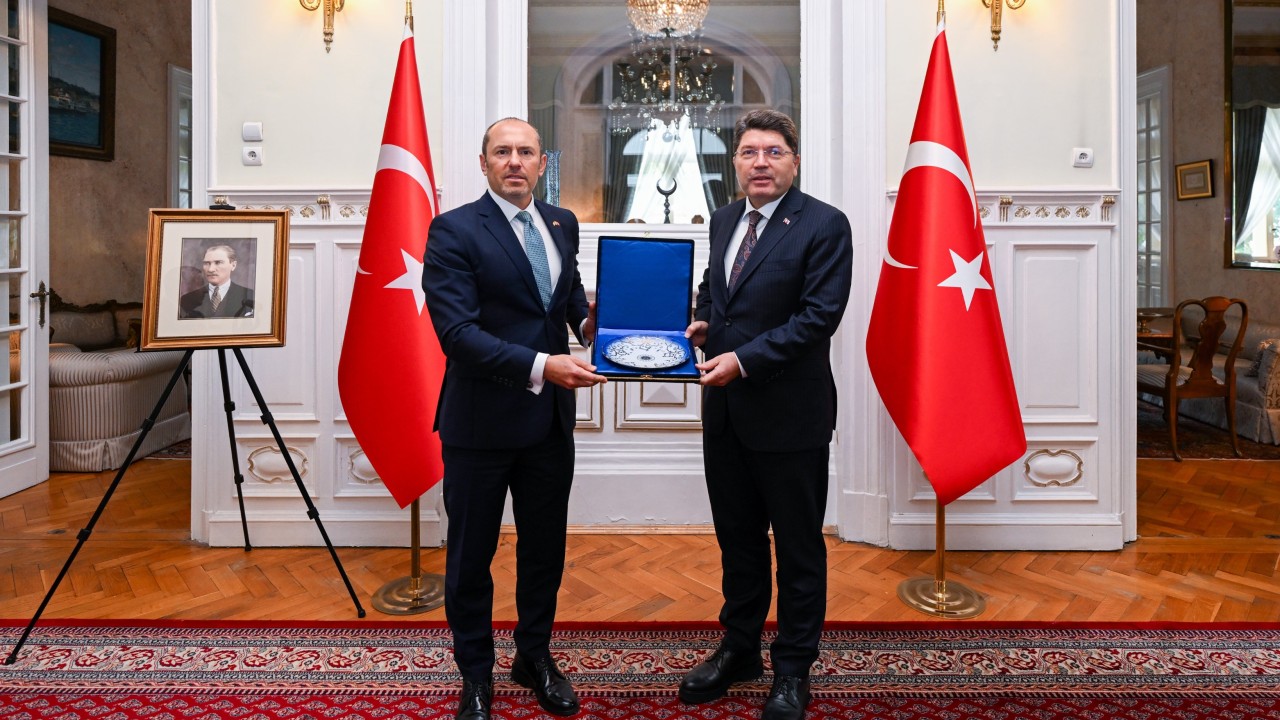 Adalet Bakanı Tunç’tan Bükreş Büyükelçiliğine ziyaret
