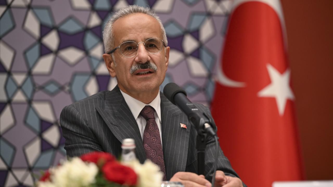 Ulaştırma ve Altyapı Bakanı Uraloğlu, Aliya İzetbegoviç'i andı