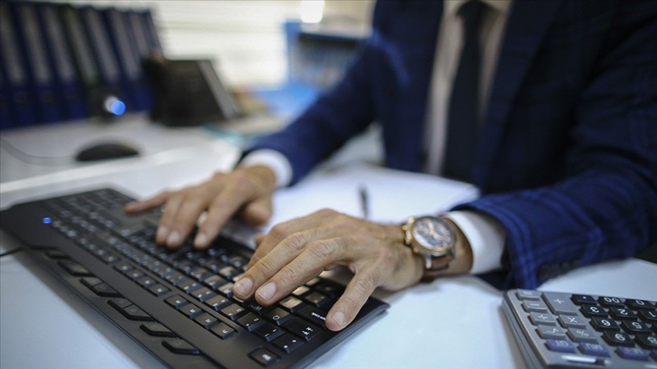 Ticaret Bakanlığı 15 müfettiş yardımcısı, TÜİK 10 sözleşmeli bilişim personeli alacak
