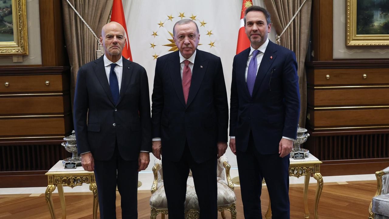 Cumhurbaşkanı Erdoğan, İtalya Milli Hidrokarbon Ajansı Başkanı Descalzi'yi kabul etti