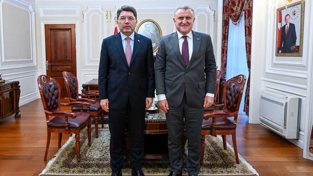 Adalet Bakanı Tunç, Gençlik ve Spor Bakanı Osman Aşkın Bak ile görüştü