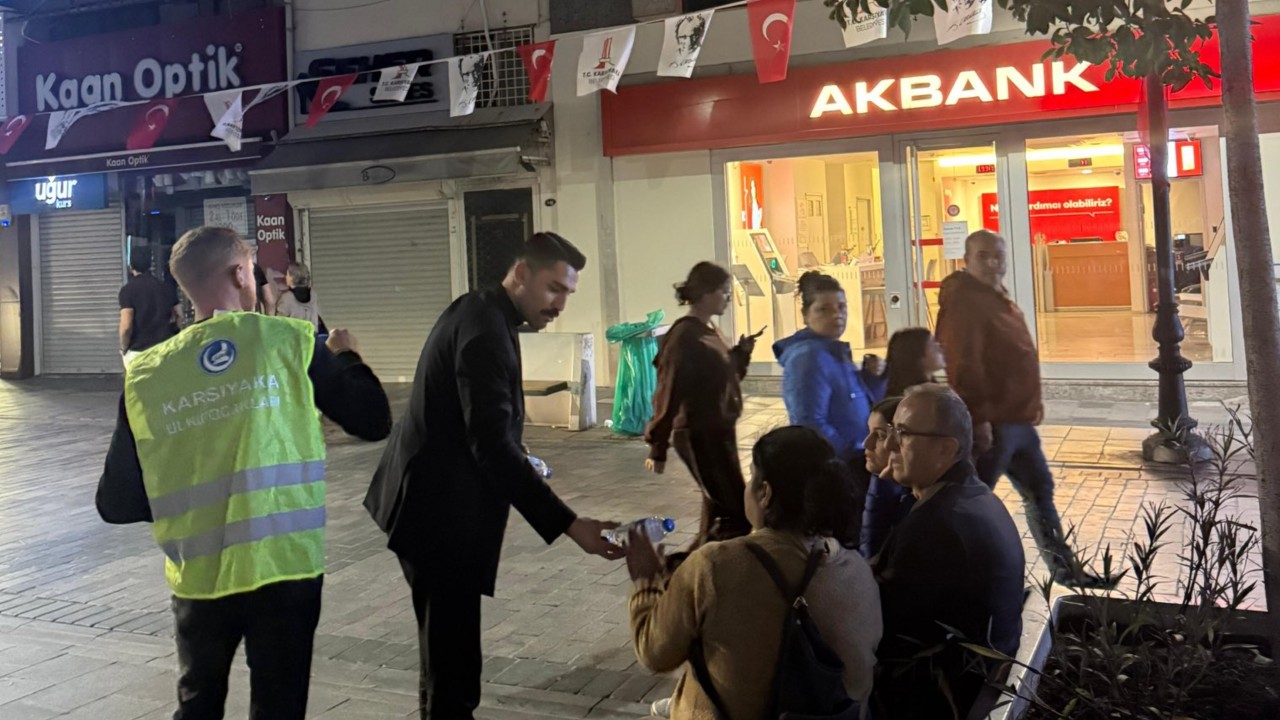 Ülkü Ocakları İzmir İl Başkanlığı deprem sonrası sahada