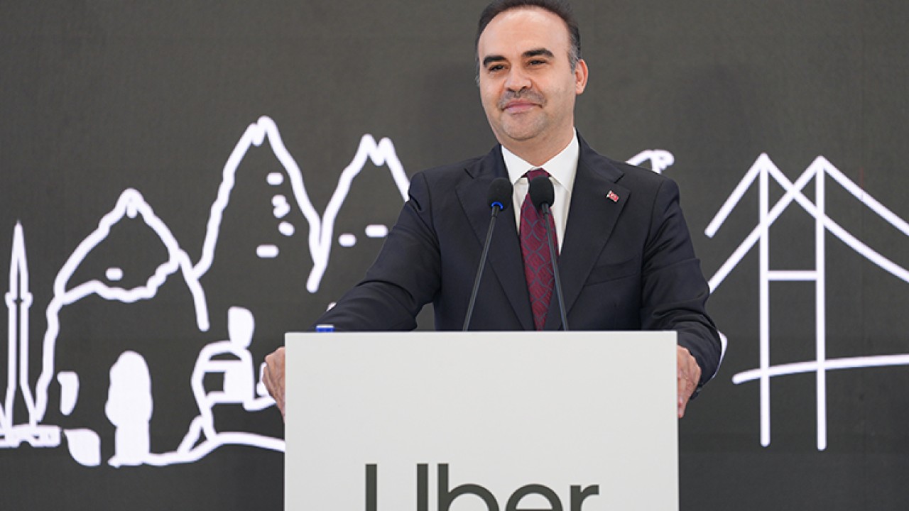 Bakan Kacır: Uber 200 milyon dolarlık yatırımla Türkiye'de teknoloji merkezi kurmak üzere adım atıyor