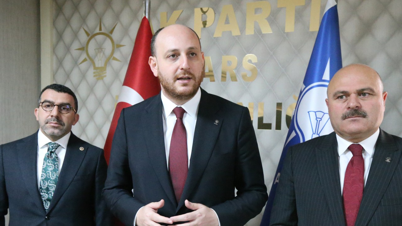 AK Parti Genel Başkan Yardımcısı Büyükgümüş, Kars'ta parti binasını ziyaret etti