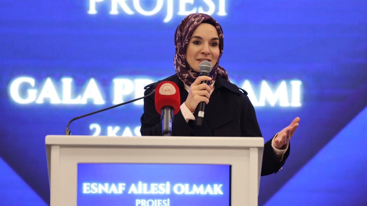 Bakan Göktaş, "Esnaf Ailesi Olmak" projesinin galasına katıldı