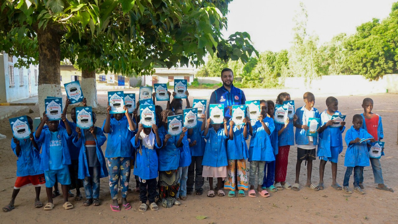 Türkiye Diyanet Vakfından Senegal'de öğrencilere eğitim desteği