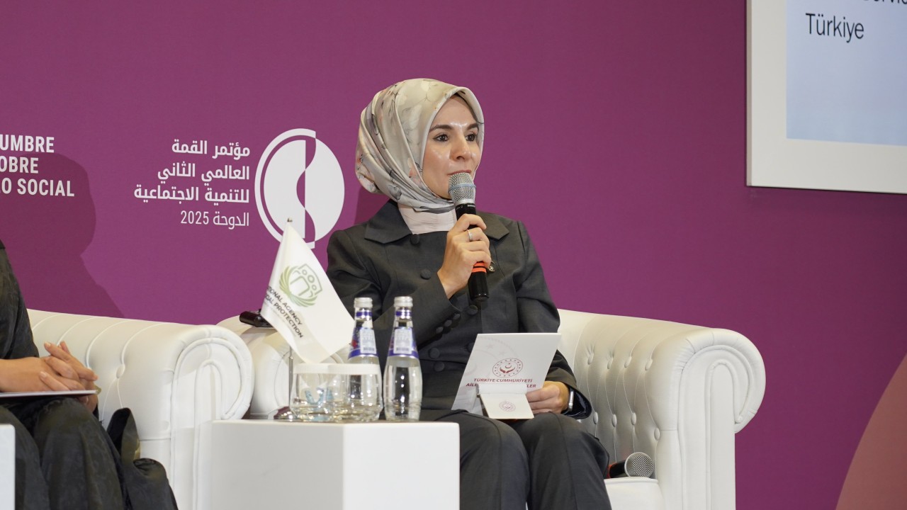 Bakan Göktaş, “Son Halkadan Başlamak: Sosyal Hizmet Sunumunda Yenilikler ve İnsan Odaklı Yaklaşım” oturumuna katıldı